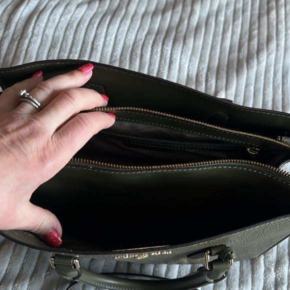 Olive Green Michael Kors medium to large tote bag - Picture 2 of 6